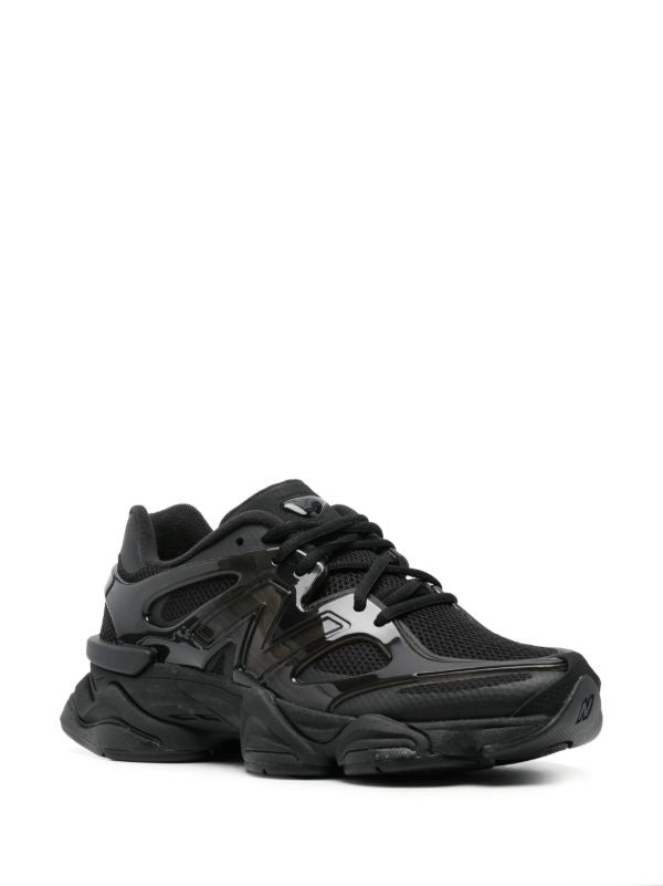 New Balance
9060 caged black