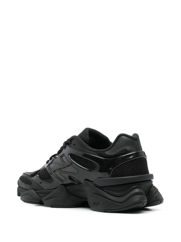 New Balance
9060 caged black