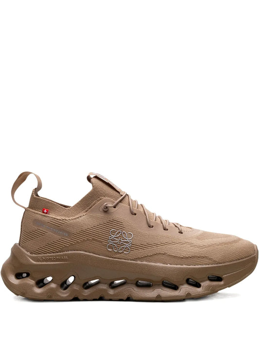 On Running  x Loewe Cloudtilt "Dark Sand"